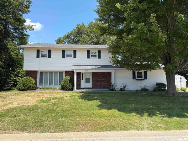 $279,900 | 3711 Oakwood Circle, Taylorville, IL 62568