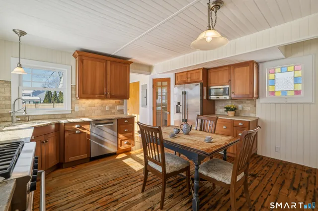 $1,175,000 | 11 Tuxis Road, Madison, CT 06443