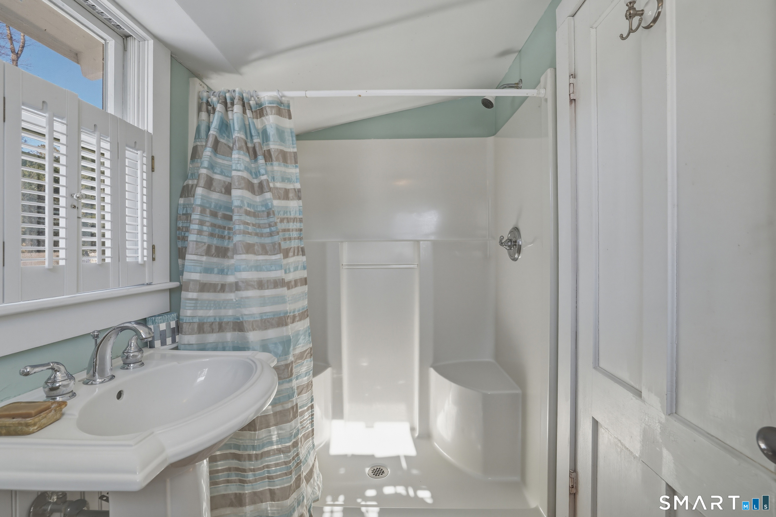 11 Tuxis Road Madison, CT 06443 - Photo 17 of 40 Full bath with shower on the main level.