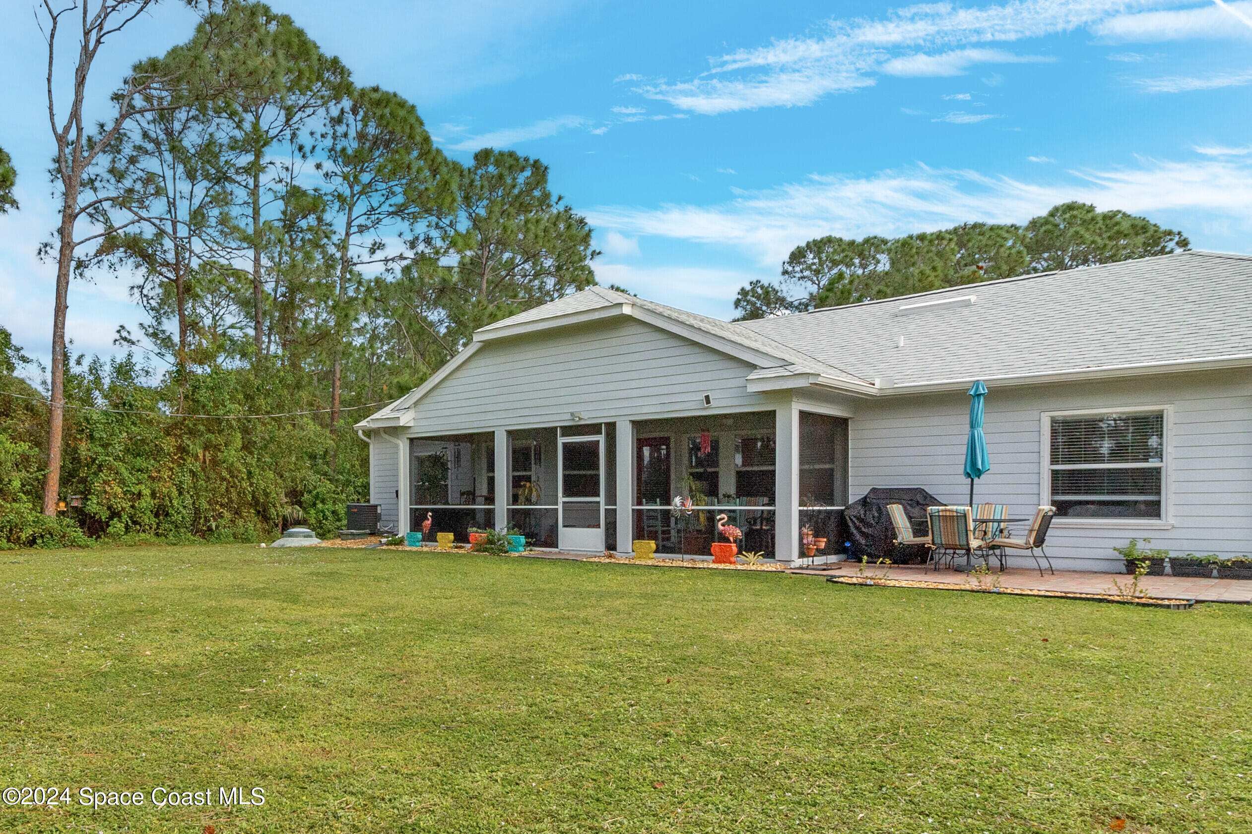 931 Pandora Road Southeast Palm Bay, FL 32909 - Photo 29 of 34 a view of a house with sitting area and garden