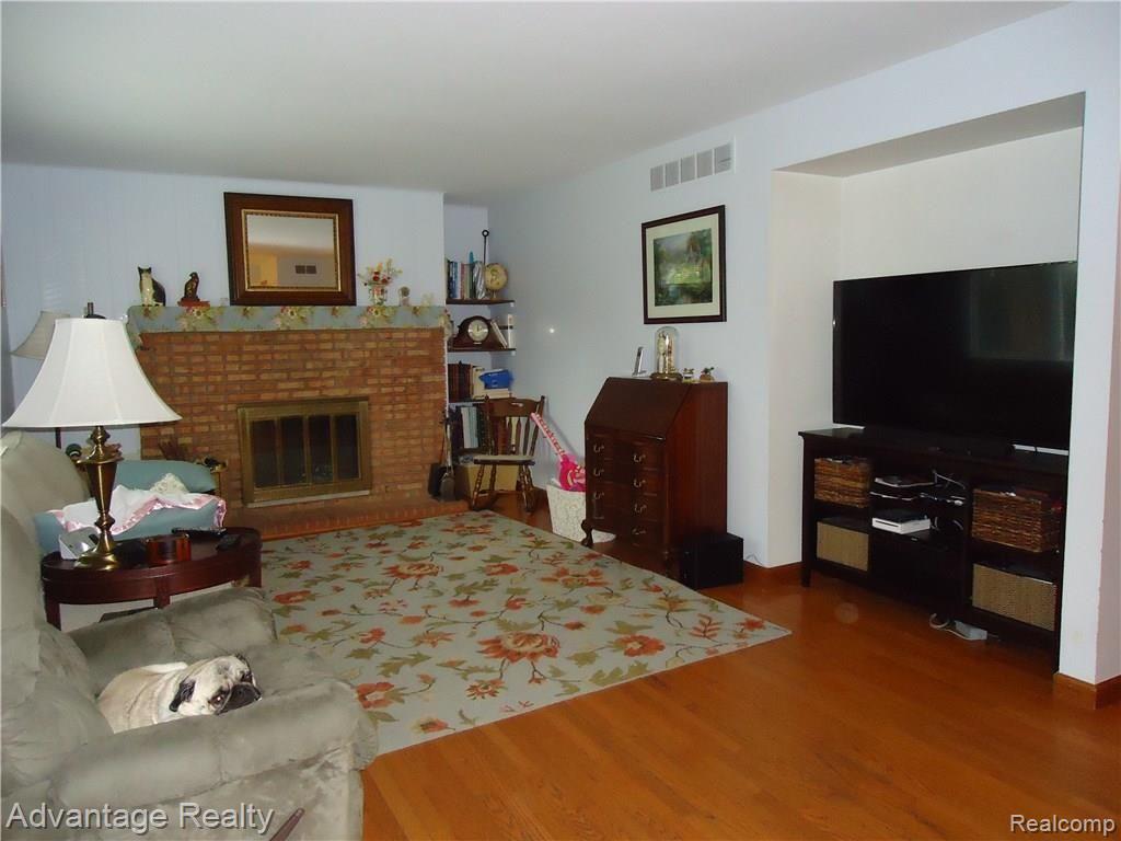 41911 Hanford Road Canton, MI 48187 - Photo 16 of 37 working Fire place