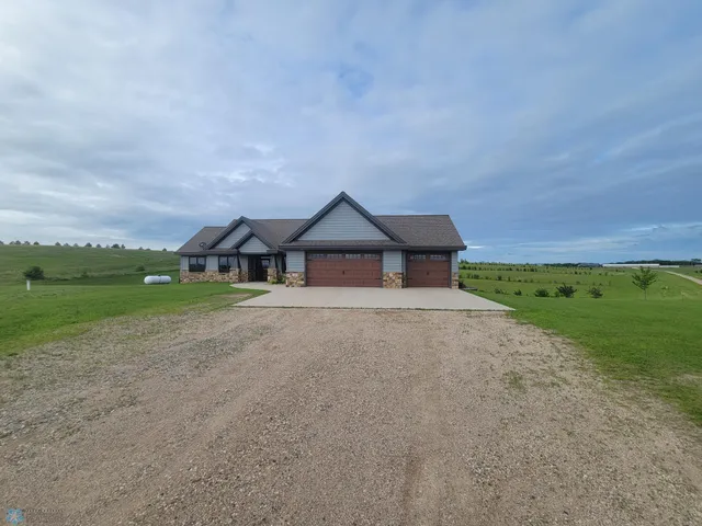 $644,900 | 11003 Eagles Nest Court, Audubon, MN 56511