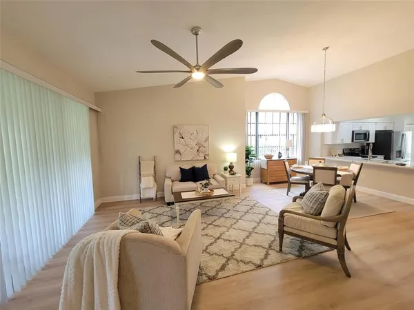 $359,000 | 5525 Hampstead Heath, Unit 43, Sarasota, FL 34235