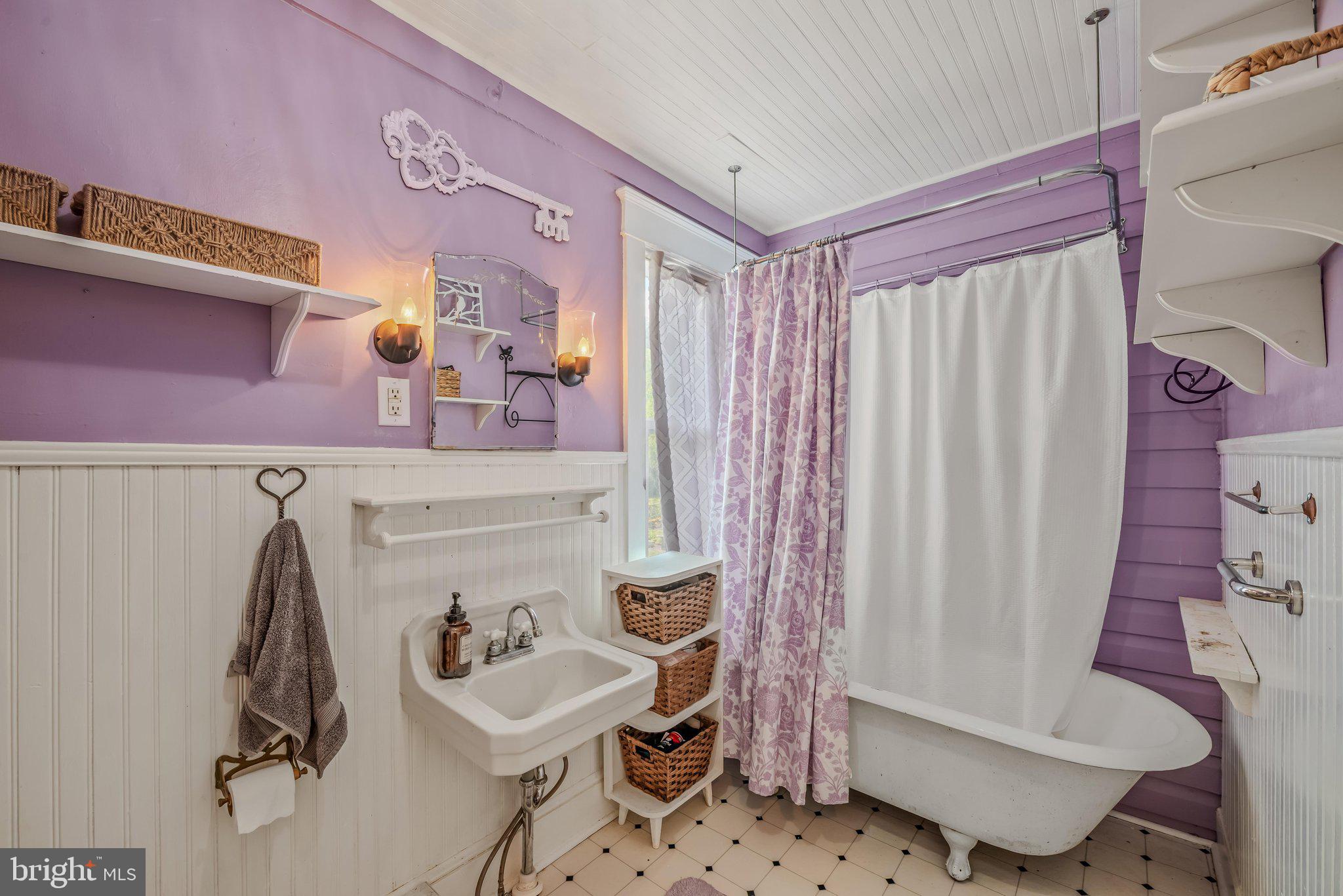719 South Raleigh Street Martinsburg, WV 25401 - Photo 21 of 45 Bathroom