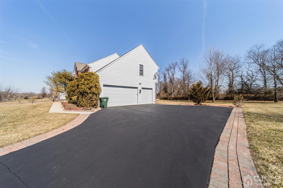 7 Nicholas Court Cream Ridge, NJ 08514 - Photo 4 of 24