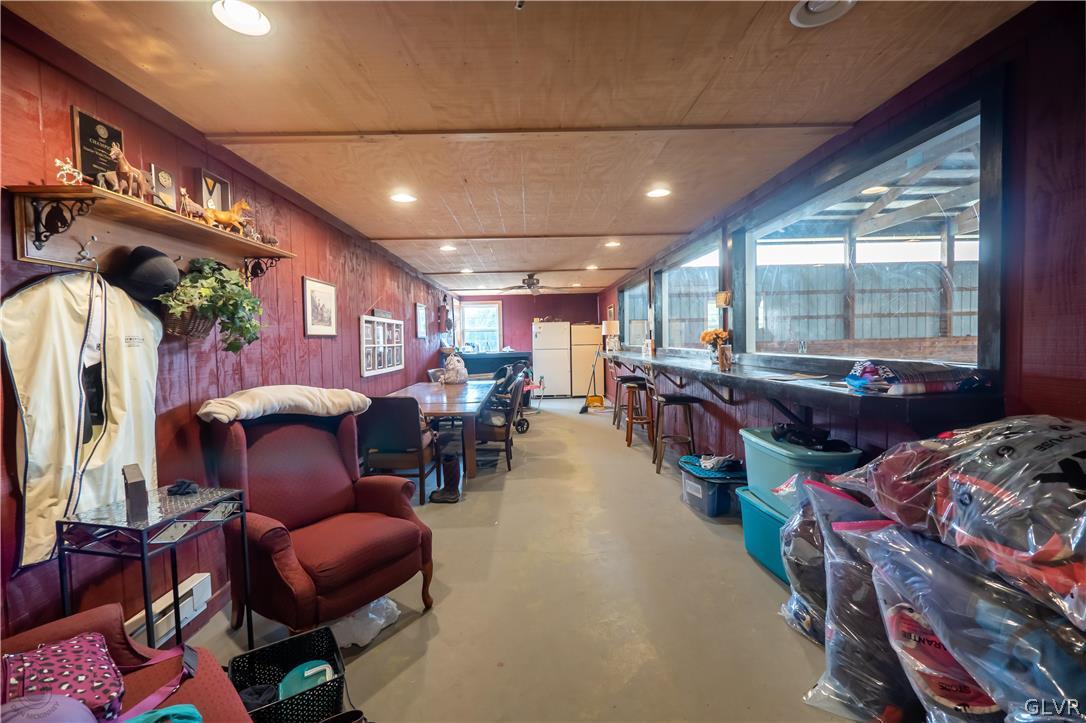 167 Old Stagecoach Road Gilbert, PA 18331 - Photo 8 of 50 viewing lounge