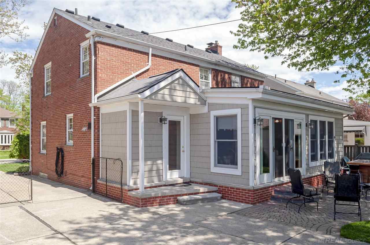 1555 Fairholme Road Grosse Pointe, MI 48236 - Photo 32 of 36 50074999-31.JPG