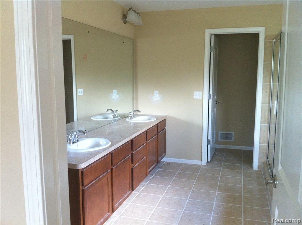 3542 Connors Drive Rochester, MI 48307 - Photo 3 of 7 206 master bath 2.JPG