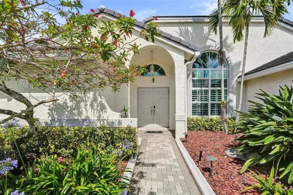 $999,000 | 2863 East Abiaca Circle, Davie, FL 33328