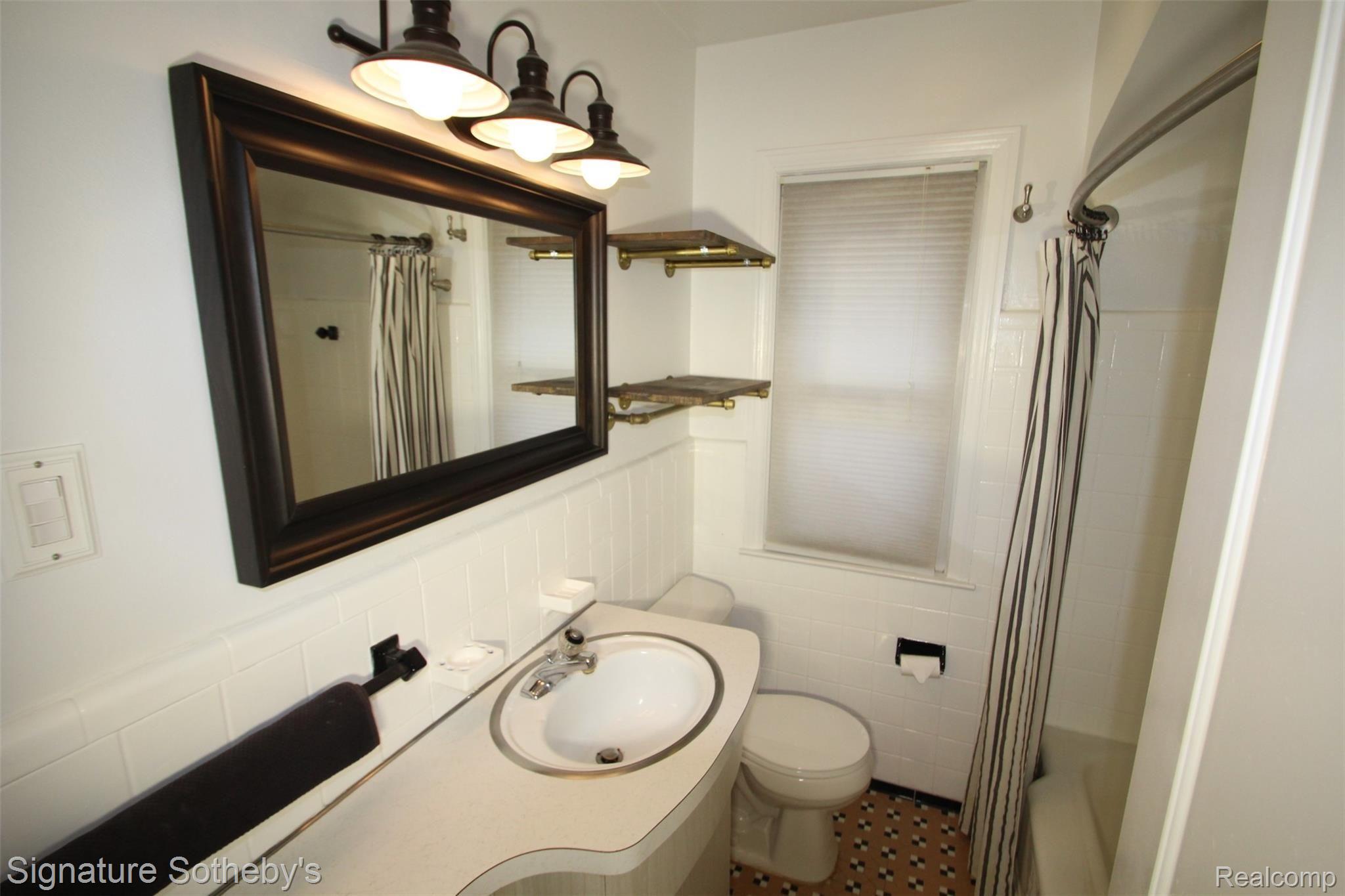1950 Dorothea Road Berkley, MI 48072 - Photo 20 of 41 14 Full Bath 1st Floor.JPG