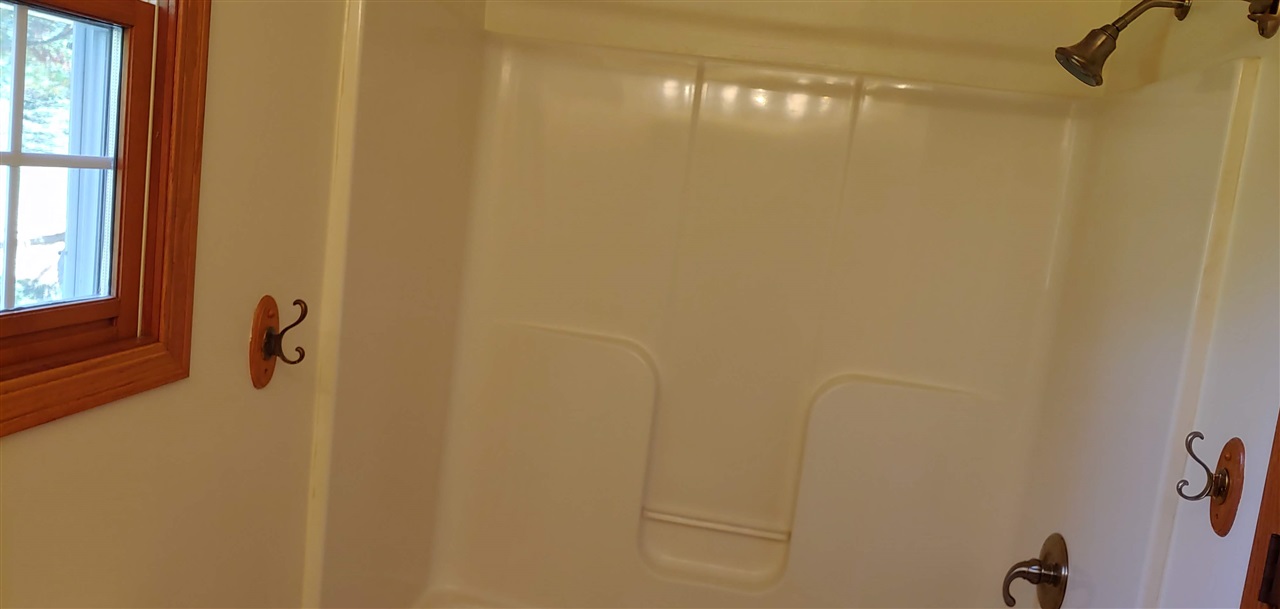 20979 Free Church Road Caledonia, IL 61011 - Photo 26 of 40 a bathroom with a shower