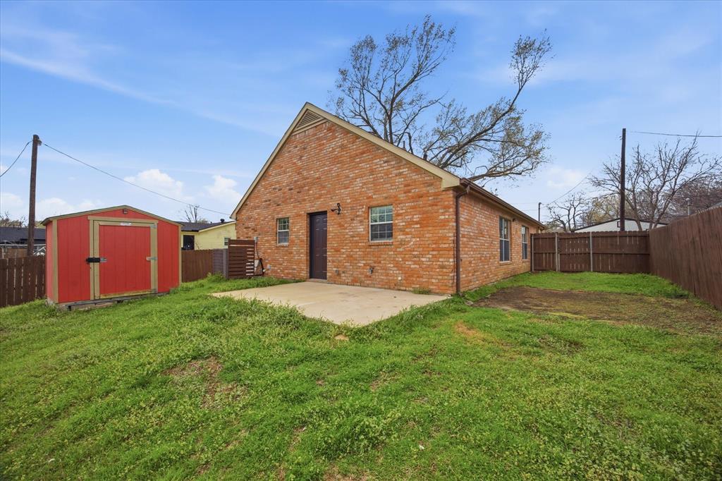 709 Sherman Street Rockwall, TX 75087 - Photo 13 of 23 a view of a backyard of the house