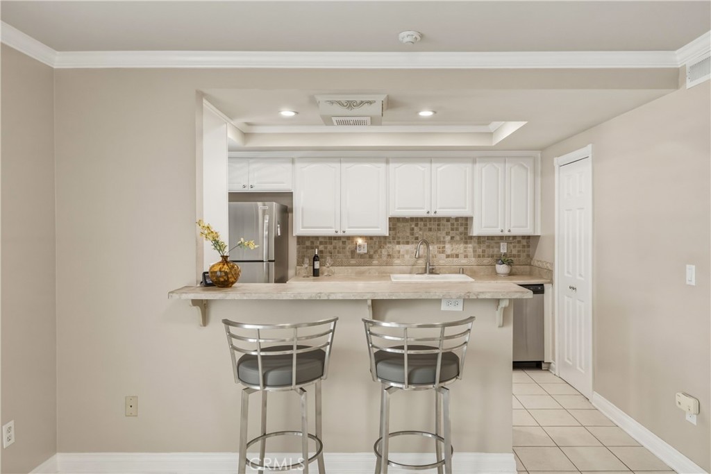 2615 Ruhland Avenue, Unit 15 Redondo Beach, CA 90278 - Photo 18 of 44