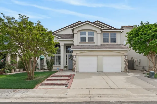 $679,900 | 9475 Winding River Way, Elk Grove, CA 95624