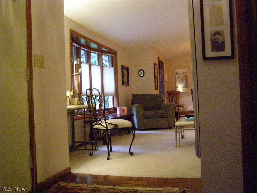 11399 County Line Road Chesterland, OH 44026 - Photo 13 of 24 Note the bay window in the Living Room.