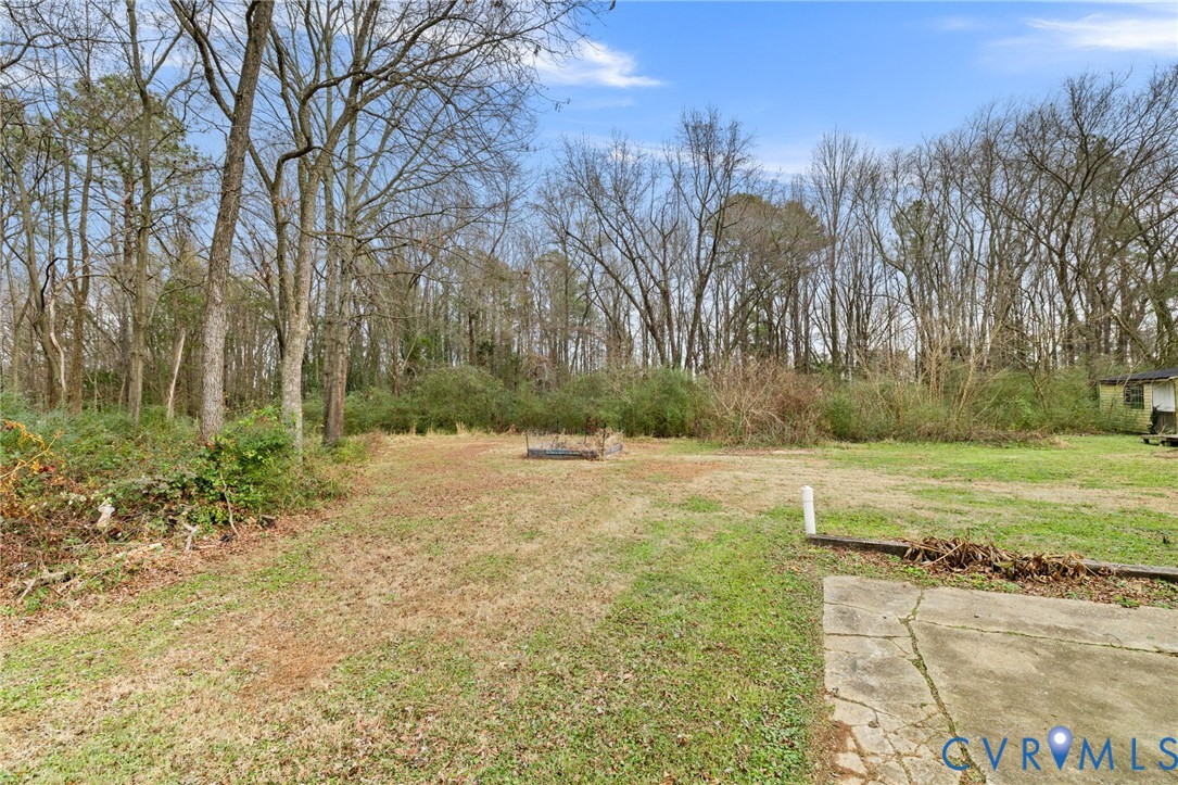 1340 New Market Road Henrico, VA 23231 - Photo 18 of 26 Spacious, private yard.