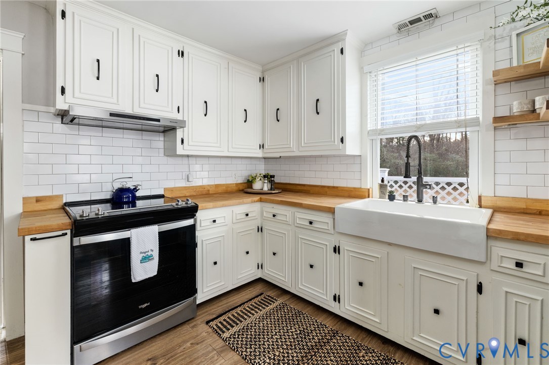 1340 New Market Road Henrico, VA 23231 - Photo 9 of 26 Farm sink and painted cabinets.