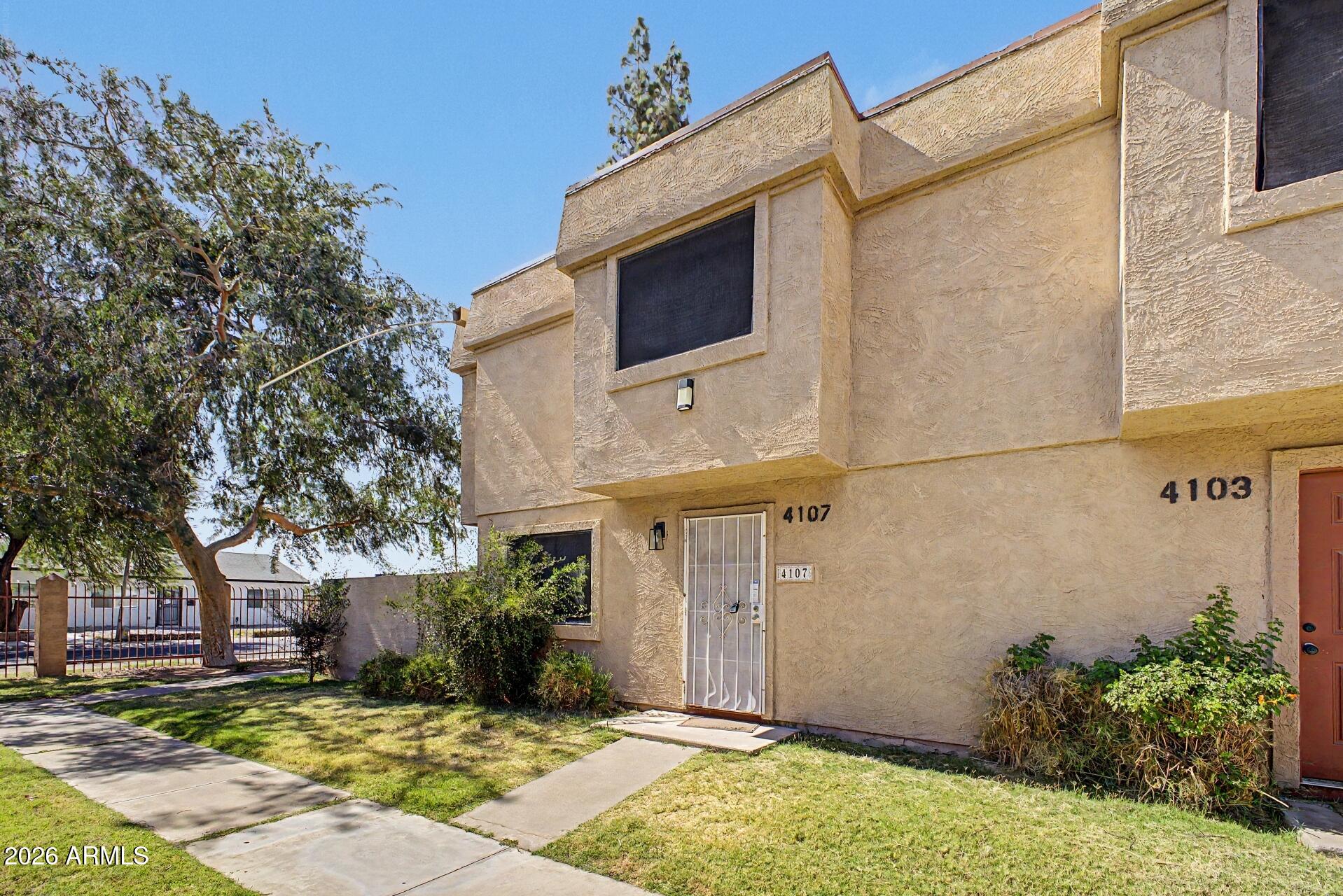 4107 West Wonderview Road Phoenix, AZ 85019 - Photo 6 of 37