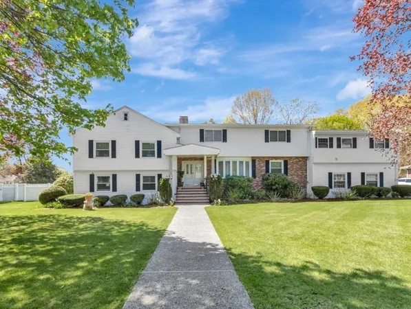 $2,600 | 16 Indian Rock Drive, Unit 1, Saugus, MA 01906