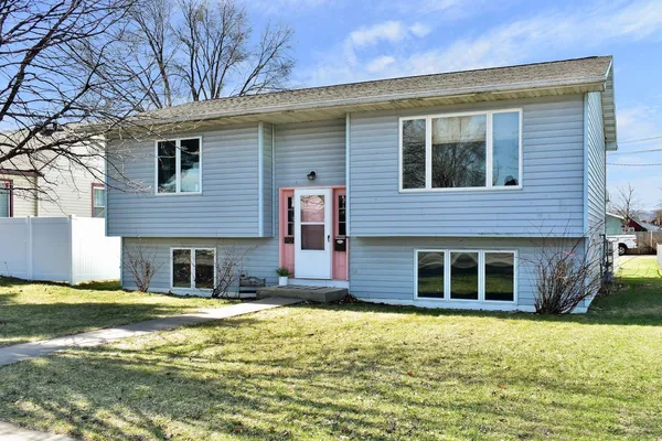$274,990 | 907 East 4th Street, Winona, MN 55987