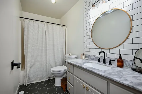 $274,990 | 907 East 4th Street, Winona, MN 55987