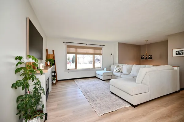 $274,990 | 907 East 4th Street, Winona, MN 55987