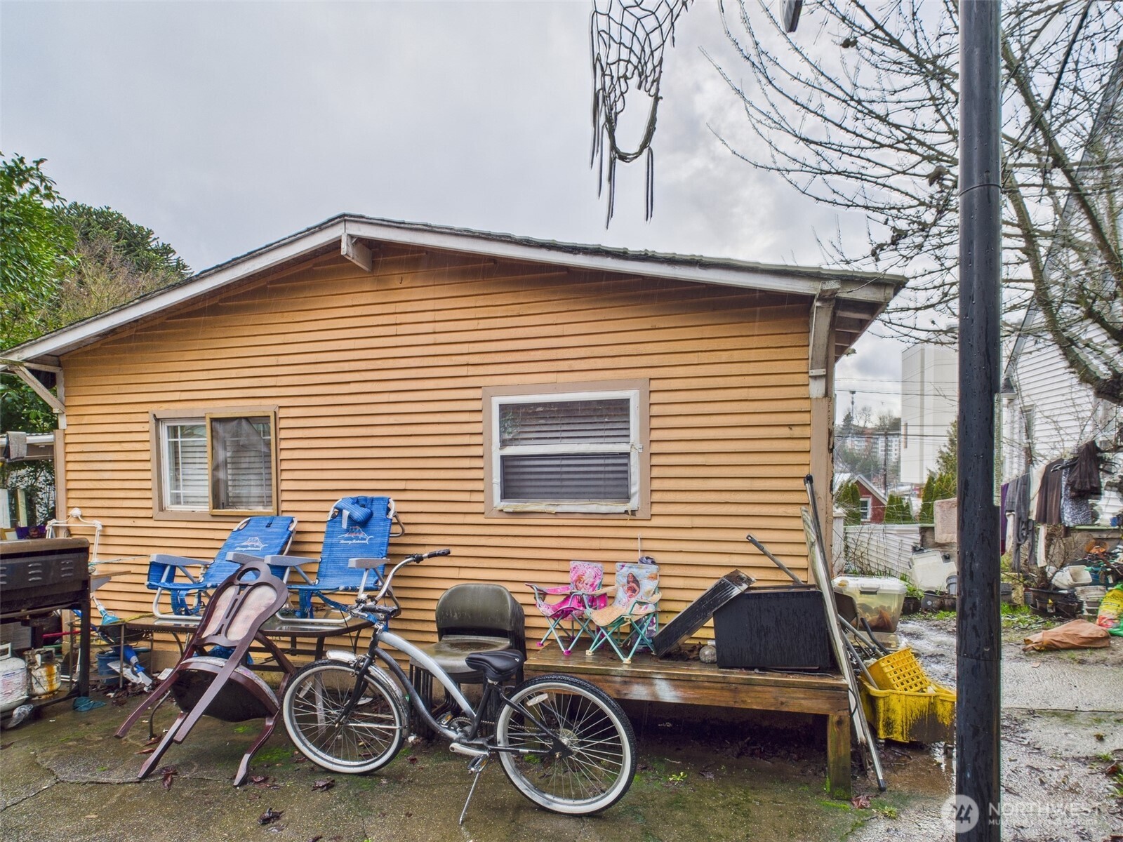 2820 29th Avenue South Seattle, WA 98144 - Photo 4 of 8 a backyard of a house with table and chairs