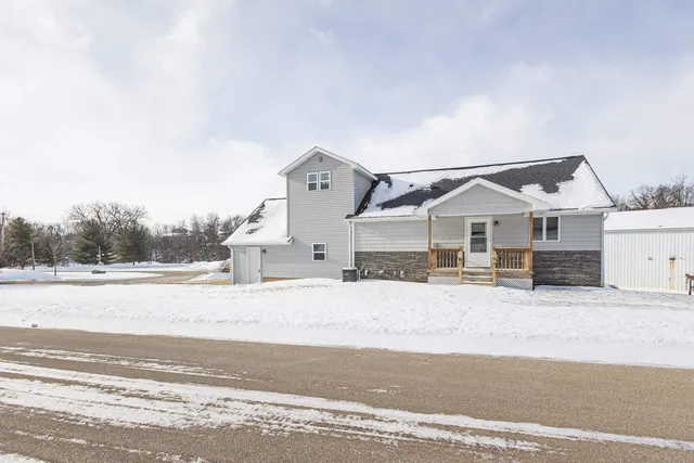 $229,900 | 225 3rd, Benton, WI 53803