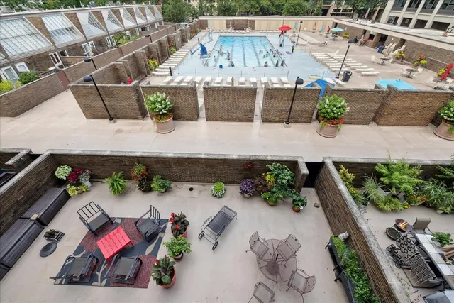 $499,000 | 1555 North Sandburg Terrace, Unit 305K, Chicago, IL 60610