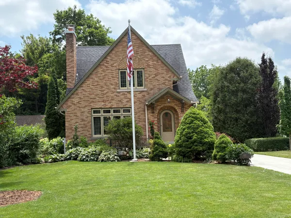 $575,000 | 821 West Grand Avenue, Port Washington, WI 53074