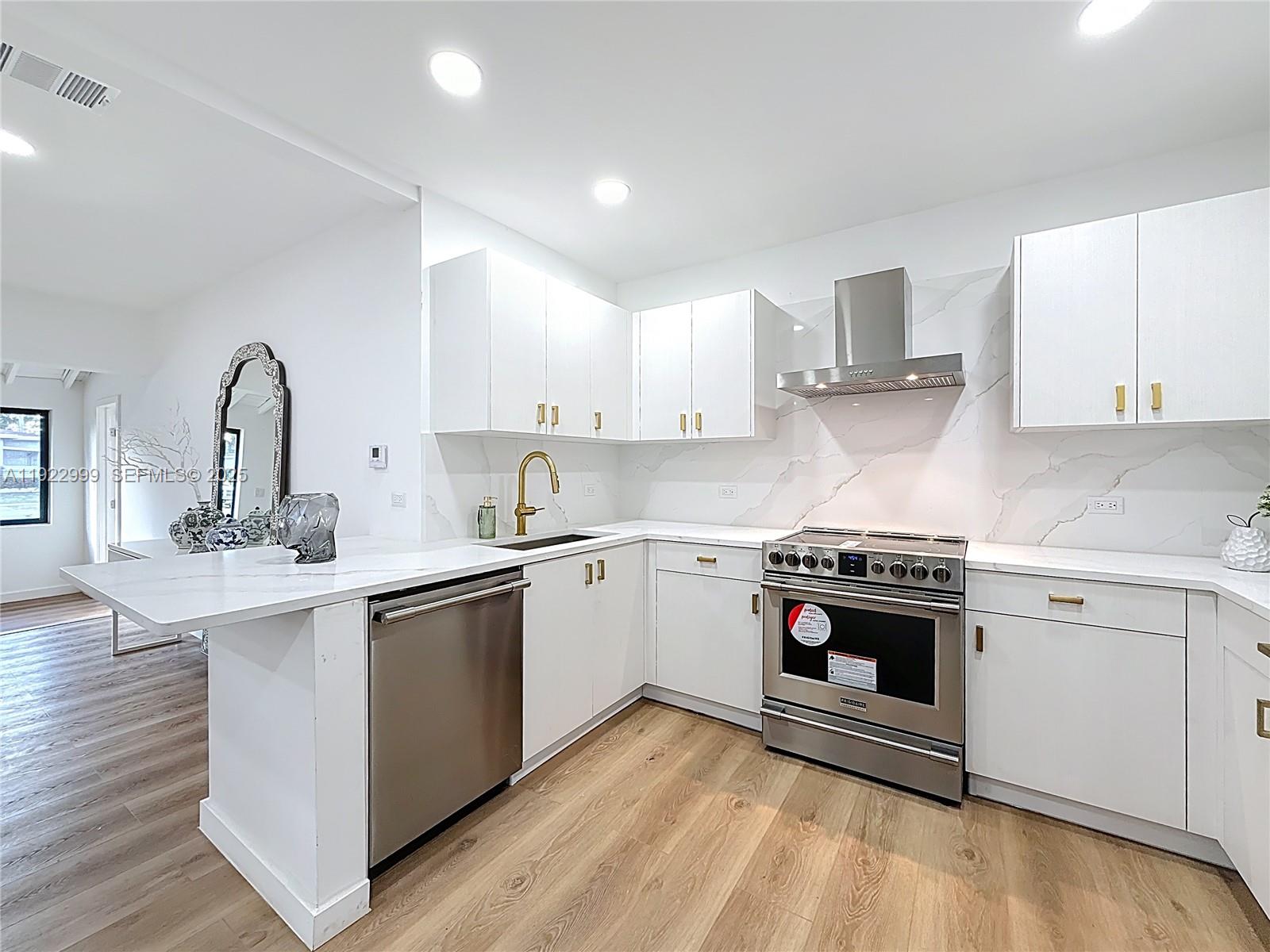 3521 Southwest 58th Court Miami, FL 33155 - Photo 11 of 33