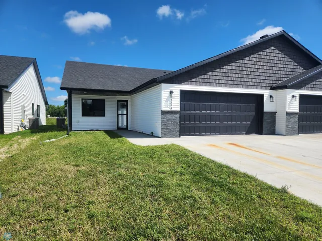 $329,900 | 1394 Prairie Lane, Wahpeton, ND 58075