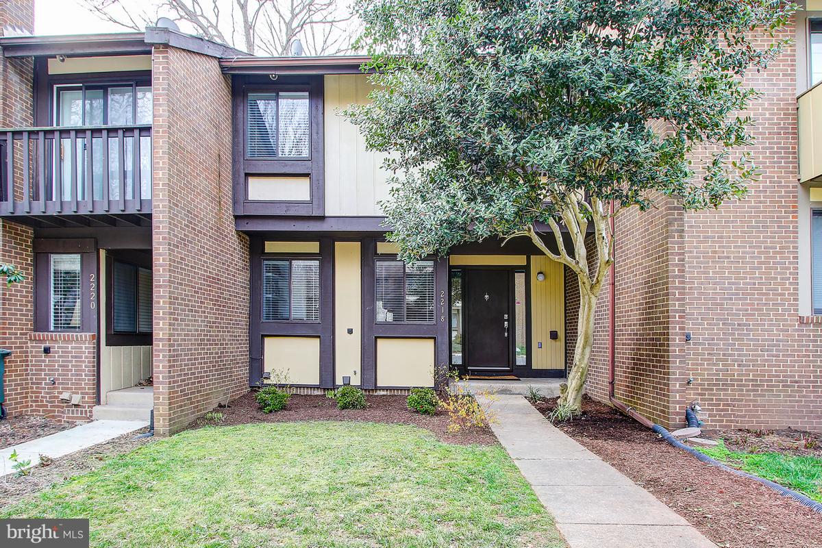 2218 Glencourse Lane Reston, VA 20191 - Photo 2 of 30 Renovated from top to bottom!