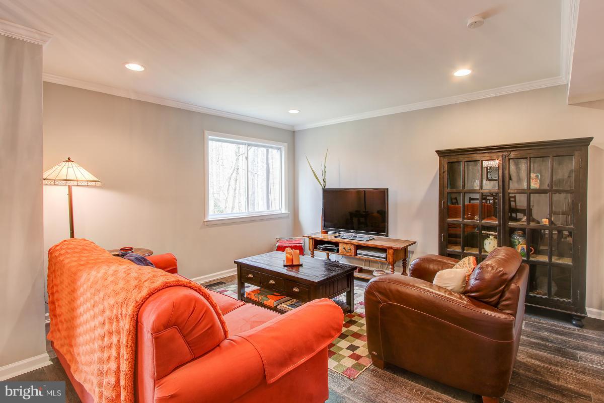 2218 Glencourse Lane Reston, VA 20191 - Photo 6 of 30 Living Room