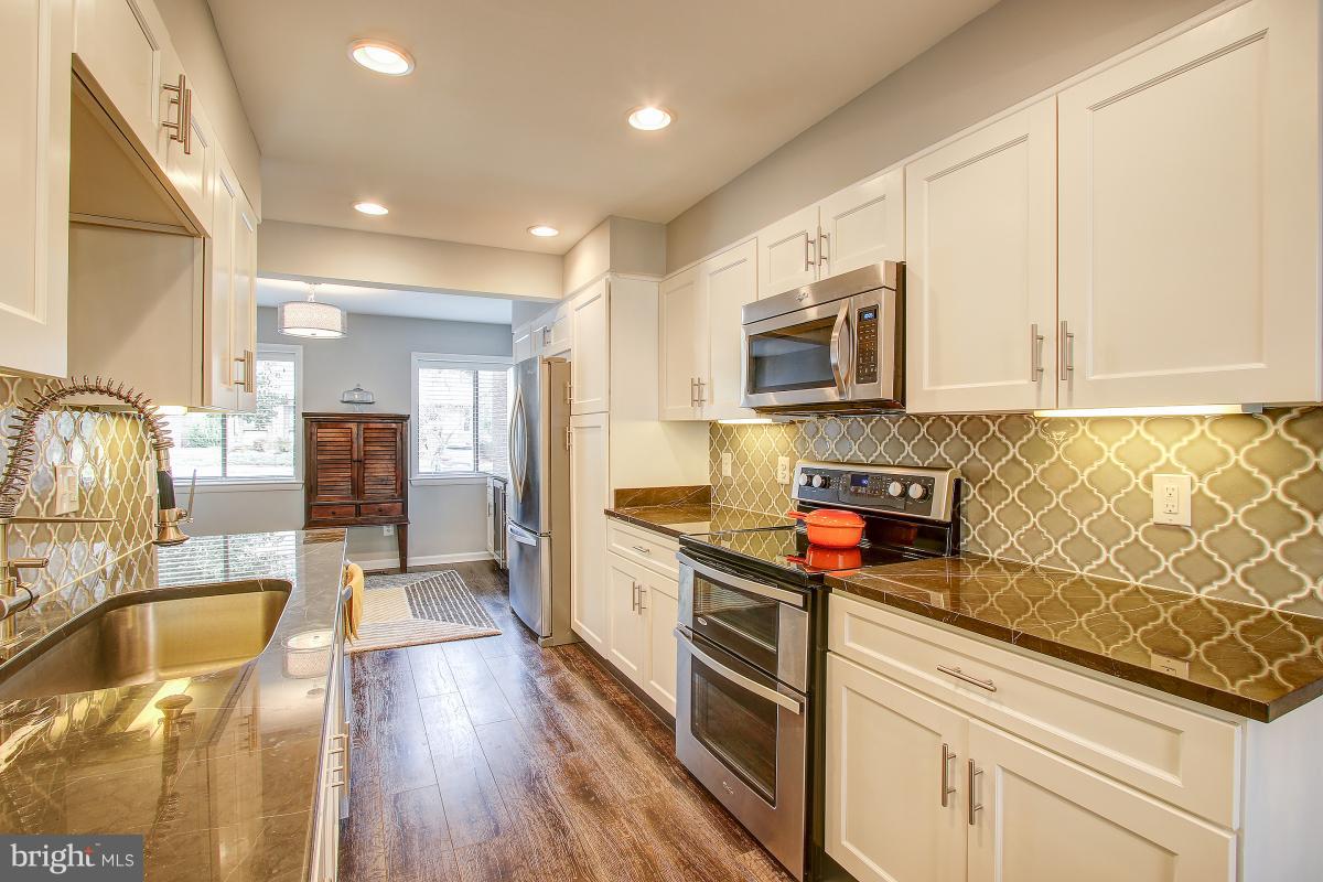 2218 Glencourse Lane Reston, VA 20191 - Photo 7 of 30 Completely Remodeled Kitchen!