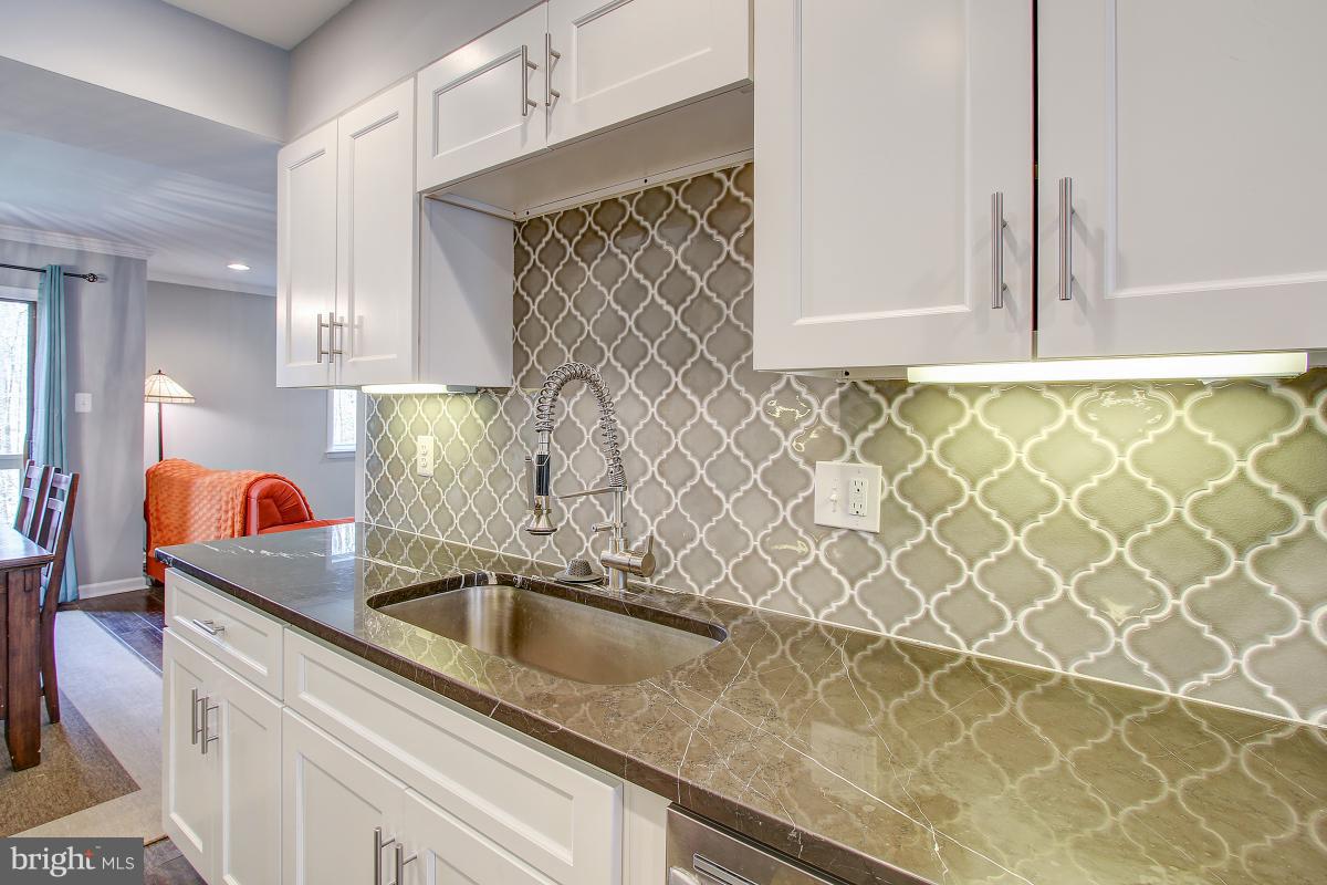 2218 Glencourse Lane Reston, VA 20191 - Photo 9 of 30 Kitchen
