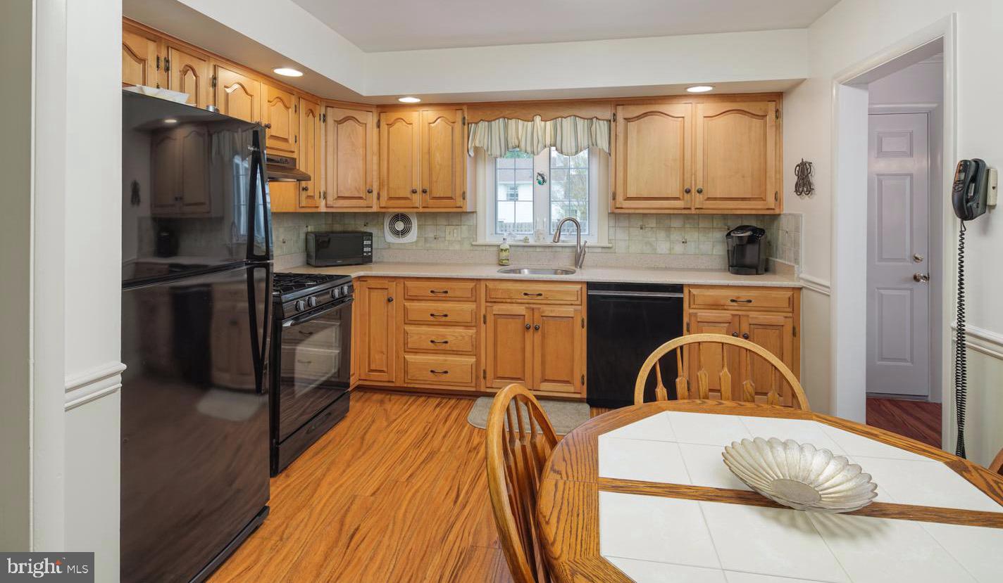 72 Snyder Lane Springfield, PA 19064 - Photo 7 of 40