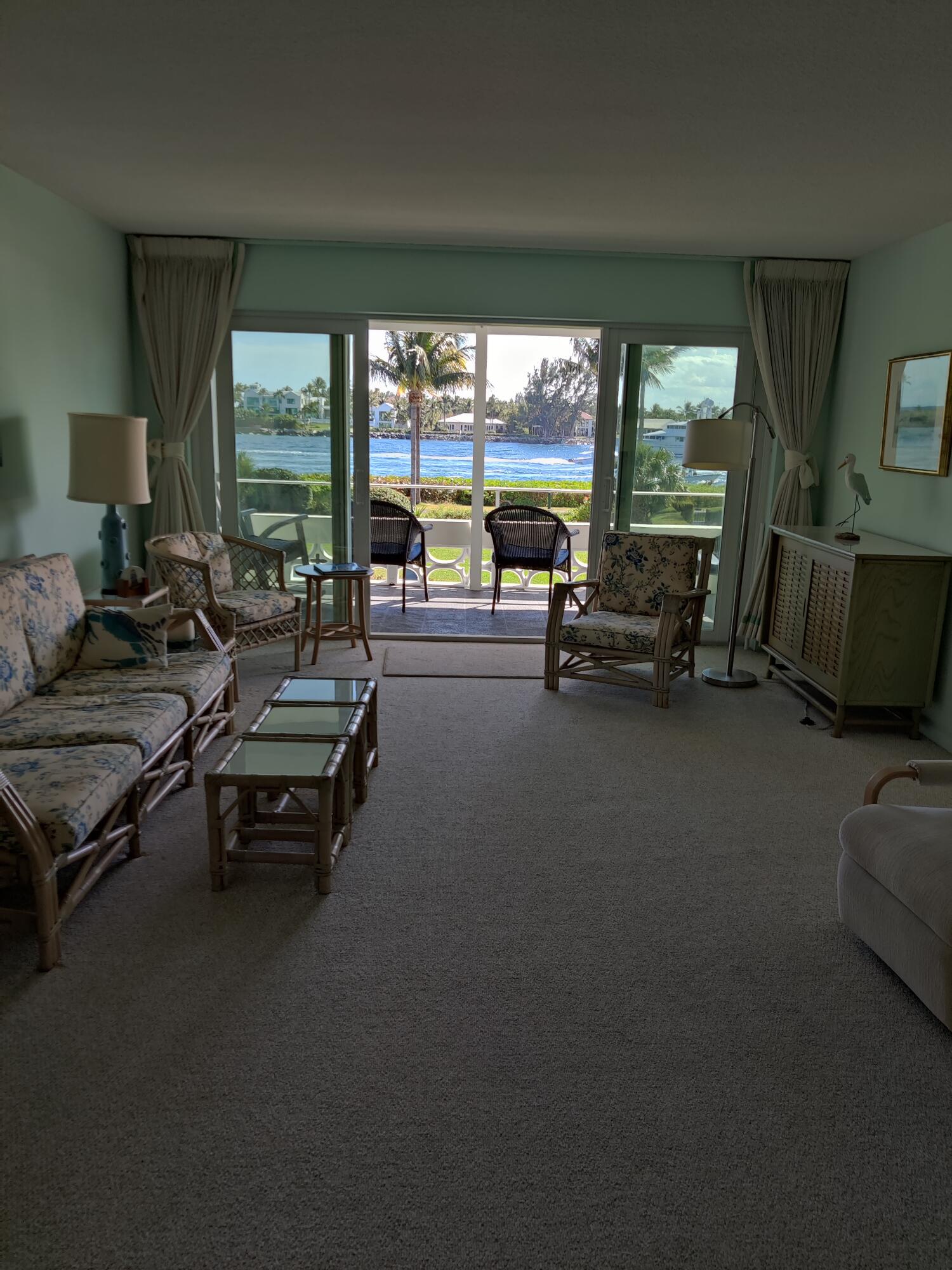 318 Inlet Way, Unit 4 Palm Beach Shores, FL 33404 - Photo 4 of 15 IMG_20220206_144041
