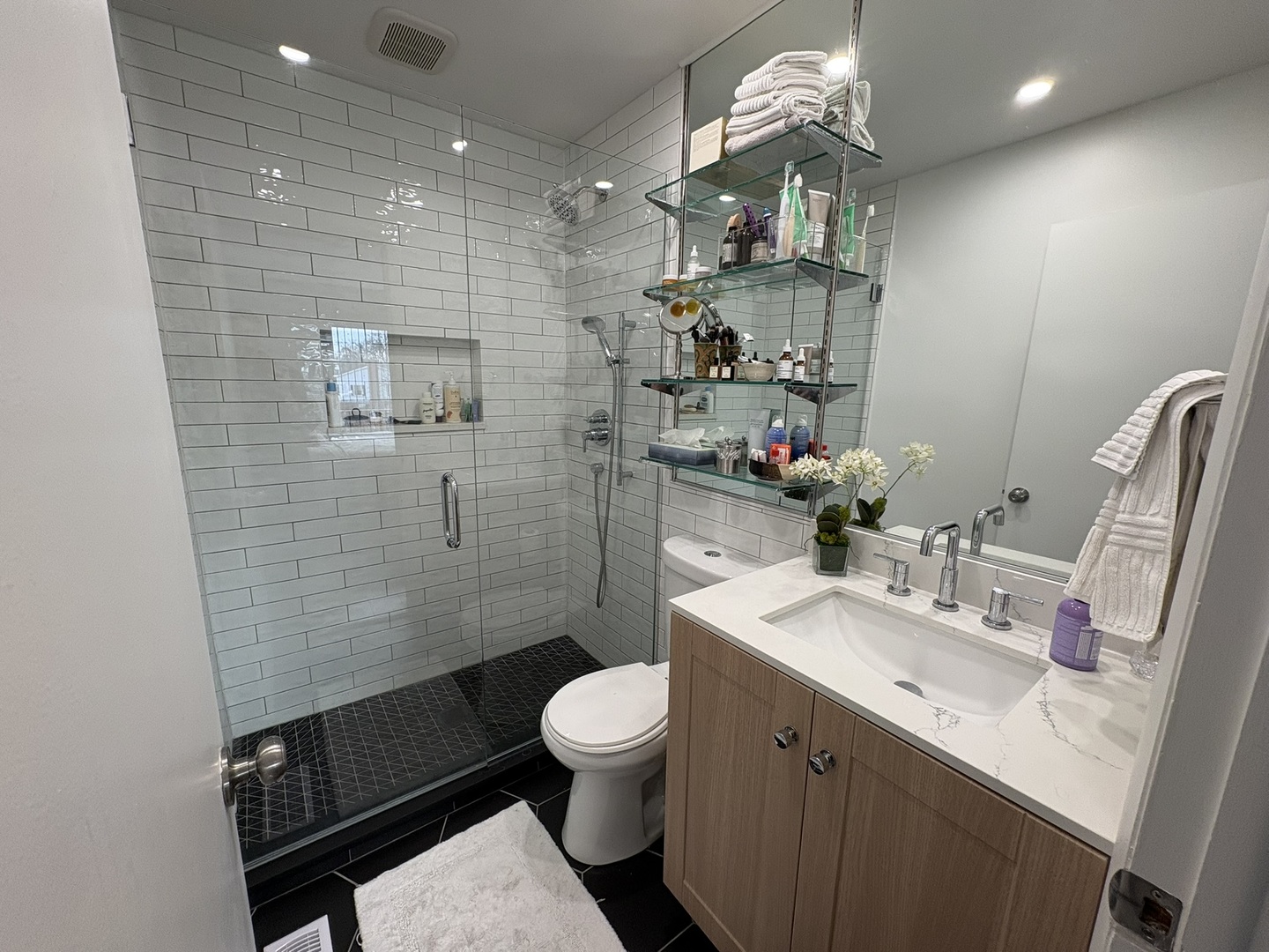 1701 Northfield Square, Unit E Northfield, IL 60093 - Photo 13 of 21 Gallery Image 13