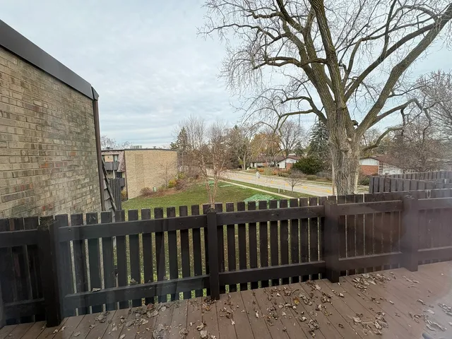 $319,000 | 1701 Northfield Square, Unit E, Northfield, IL 60093