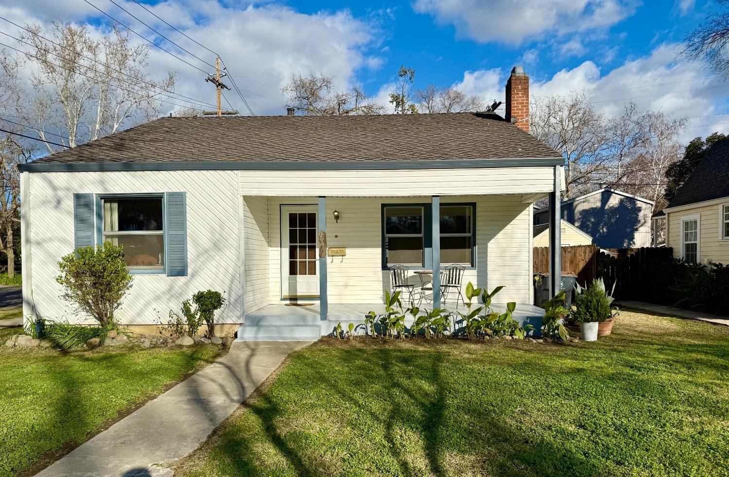 646 F Street Davis, CA 95616 - Photo 2 of 33 a front view of a house with garden