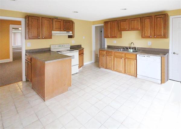 61 Bevier Street Springfield, MA 01107 - Photo 4 of 10 Gallery Image 4