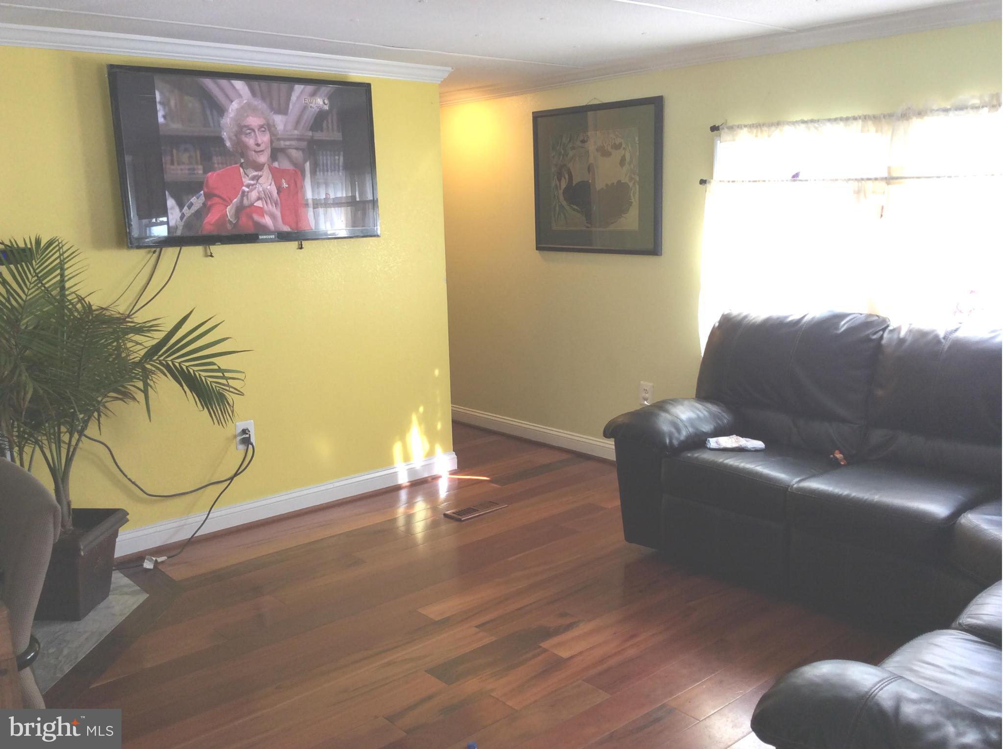 11250 Mobile Drive Fairfax, VA 22030 - Photo 3 of 11 Living Room