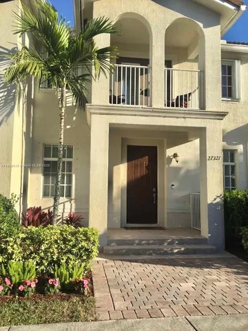 a front view of house with yard