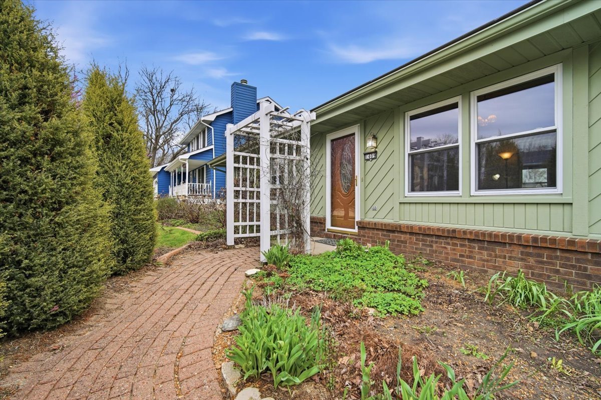 1409 Godfrey Drive Normal, IL 61761 - Photo 3 of 30