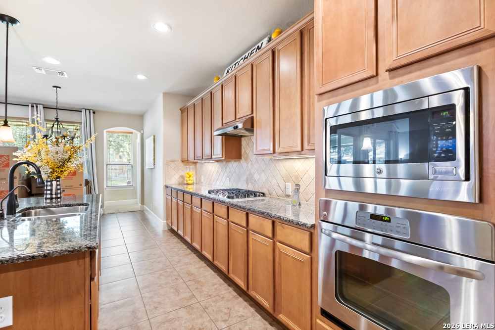 8927 Cimarron Route San Antonio, TX 78255 - Photo 15 of 35