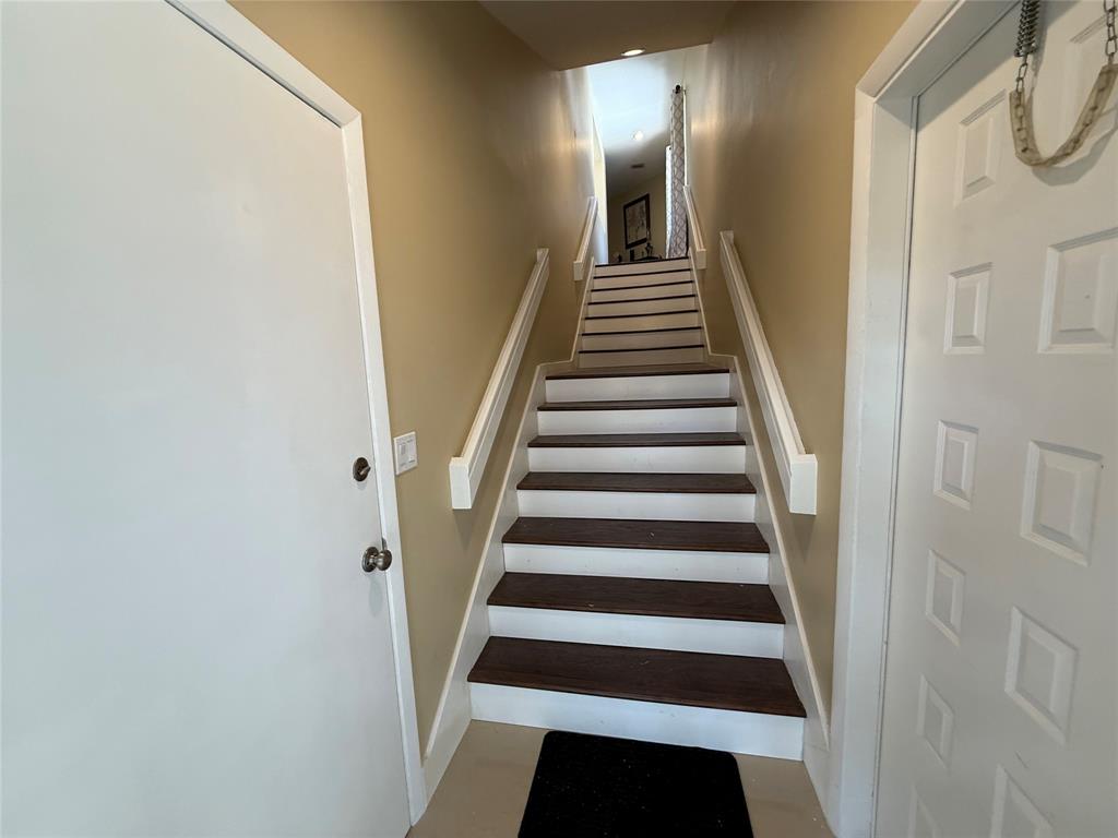 9237 Northwest 9th Place, Unit 9237 Plantation, FL 33324 - Photo 3 of 44 a view of entryway