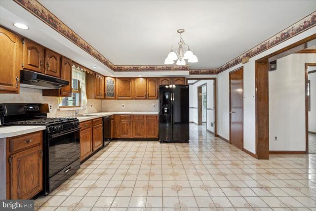 $630,000 | 125 Lori Lane, Broomall, PA 19008