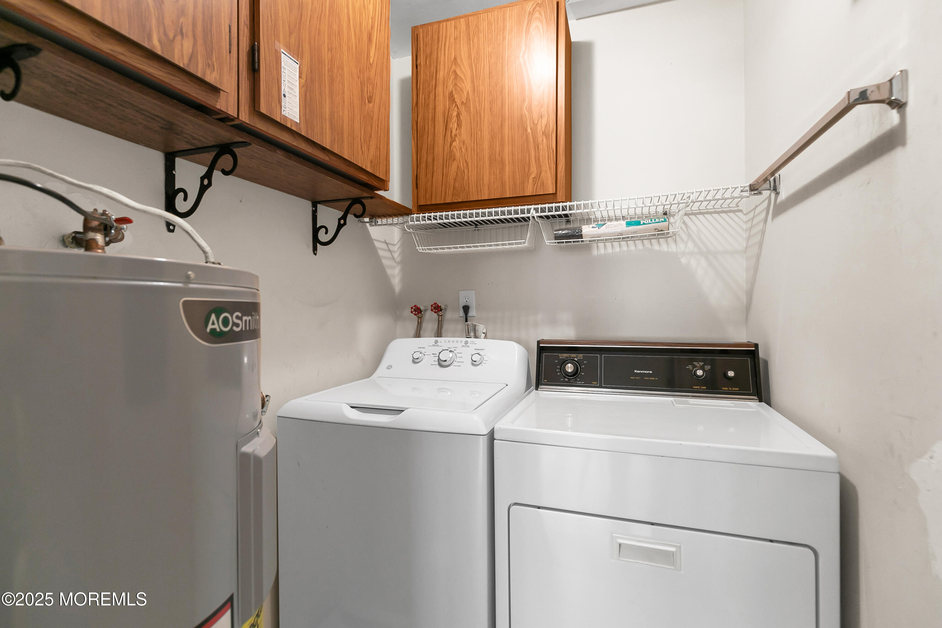 26 Meadow Green Circle, Unit K Manalapan, NJ 07726 - Photo 10 of 27 a utility room with dryer and washer