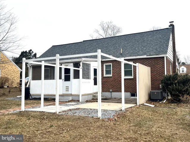 $255,000 | 205 Linn Street, Harrisburg, PA 17109